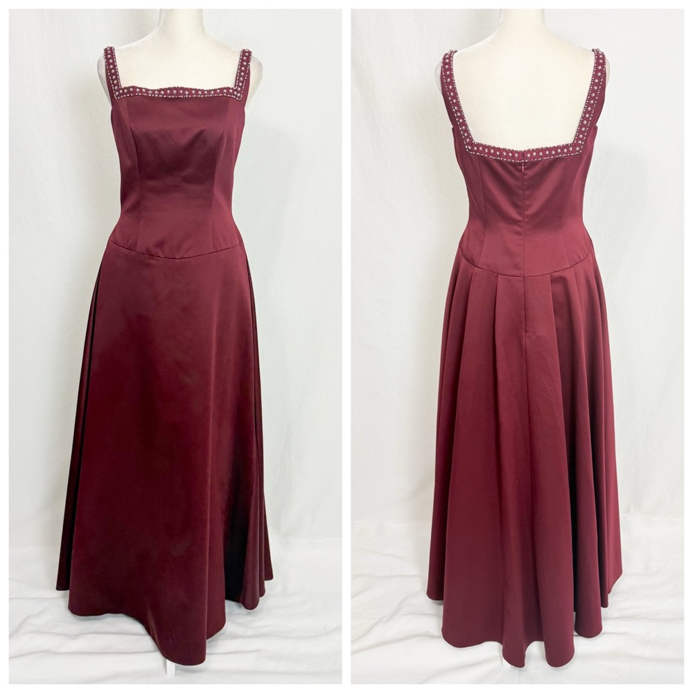 Goth prom dress with pearl square neckline